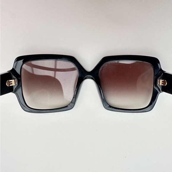 PRADA PR 21XS Sunglasses - Picture 3 of 12